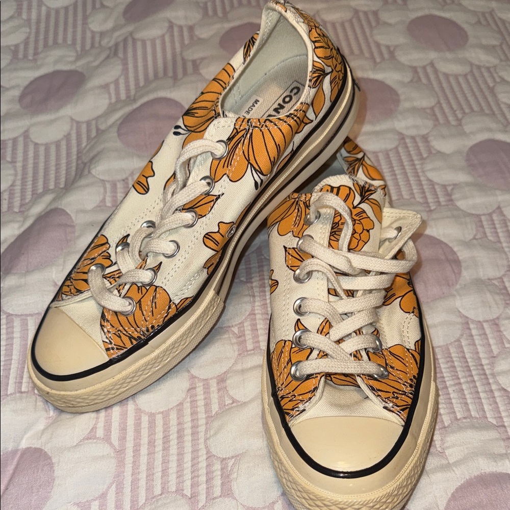 Floral low top converse